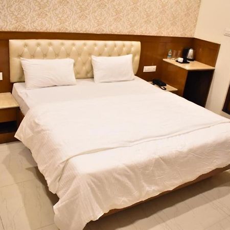 Hotel The Grand Coral Bengaluru Zewnętrze zdjęcie