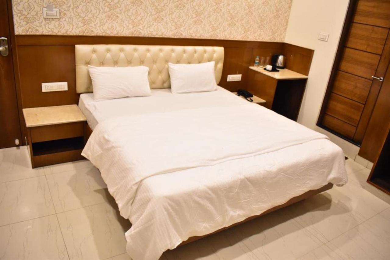 Hotel The Grand Coral Bengaluru Zewnętrze zdjęcie